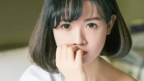 女子酒窝超大